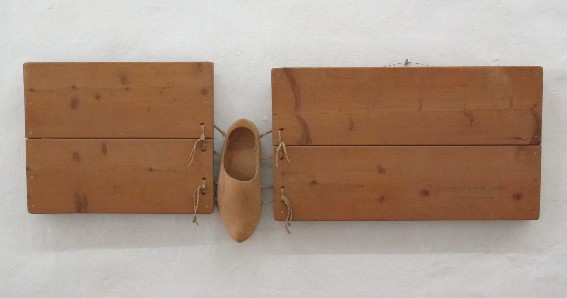mark brusse, RELIEF WITH DUTCH TENTION (ca 1969),foto franck gribling